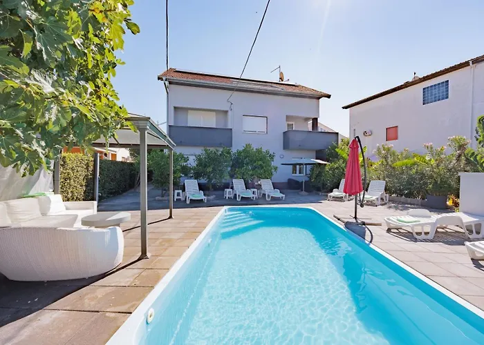 Crowonder Lucky Holiday House With Pool And Patio 30 Meters From The Beach