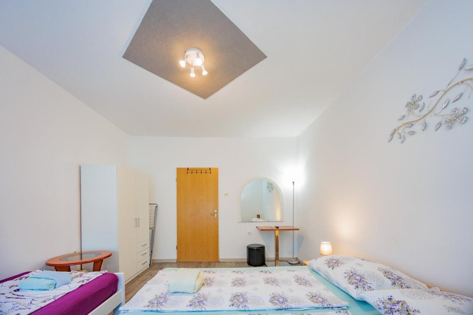 Crowonder Lucky House With Pool And Patio 30 Meters From The *