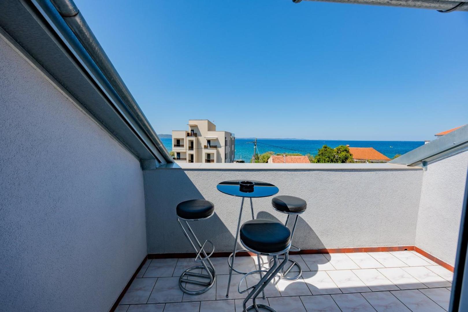 Crowonder Lucky House With Pool And Patio 30 Meters From The Apartament *