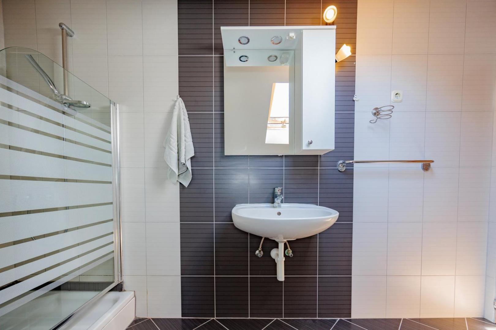 Crowonder Lucky House With Pool And Patio 30 Meters From The *
