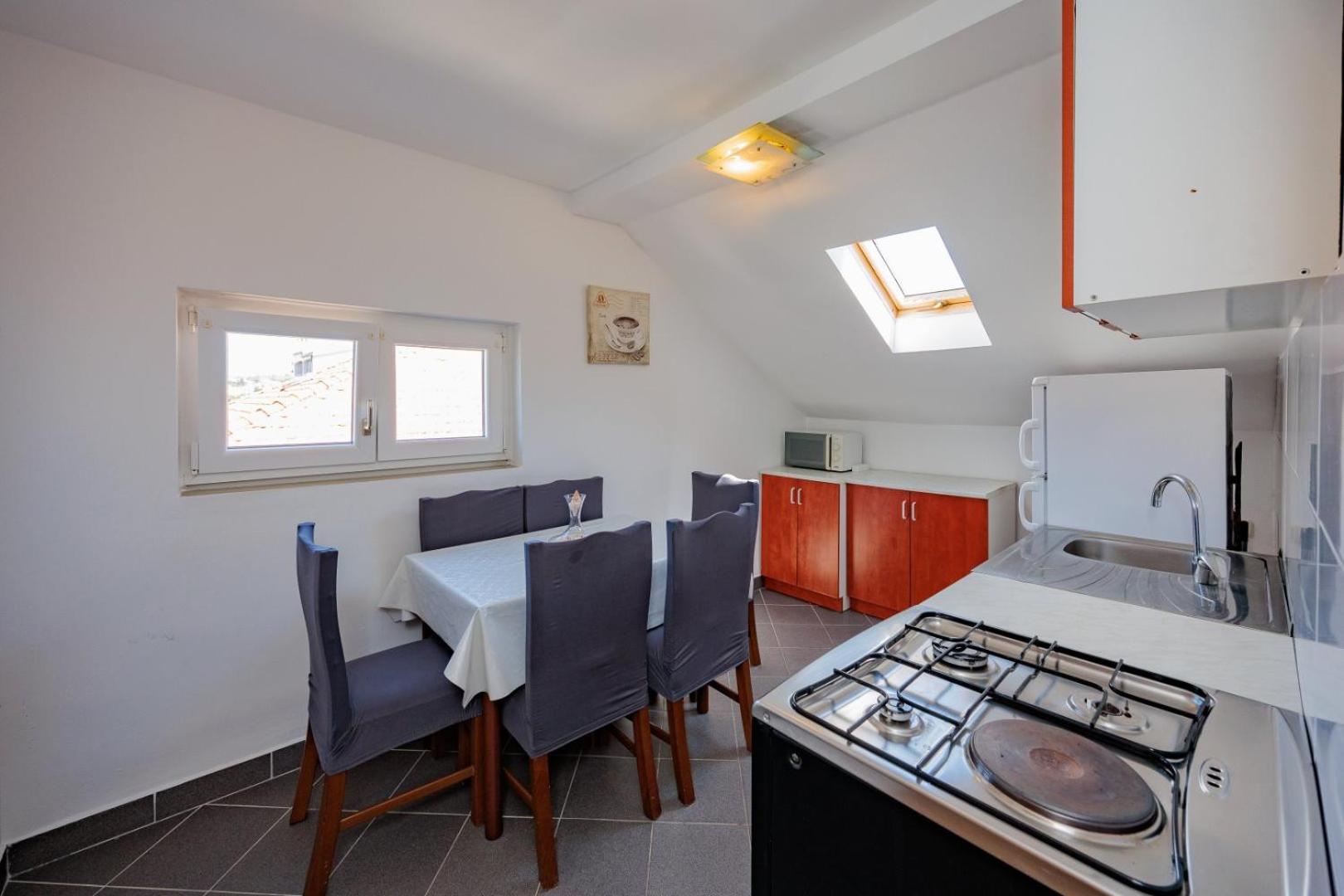 Crowonder Lucky House With Pool And Patio 30 Meters From The Apartament