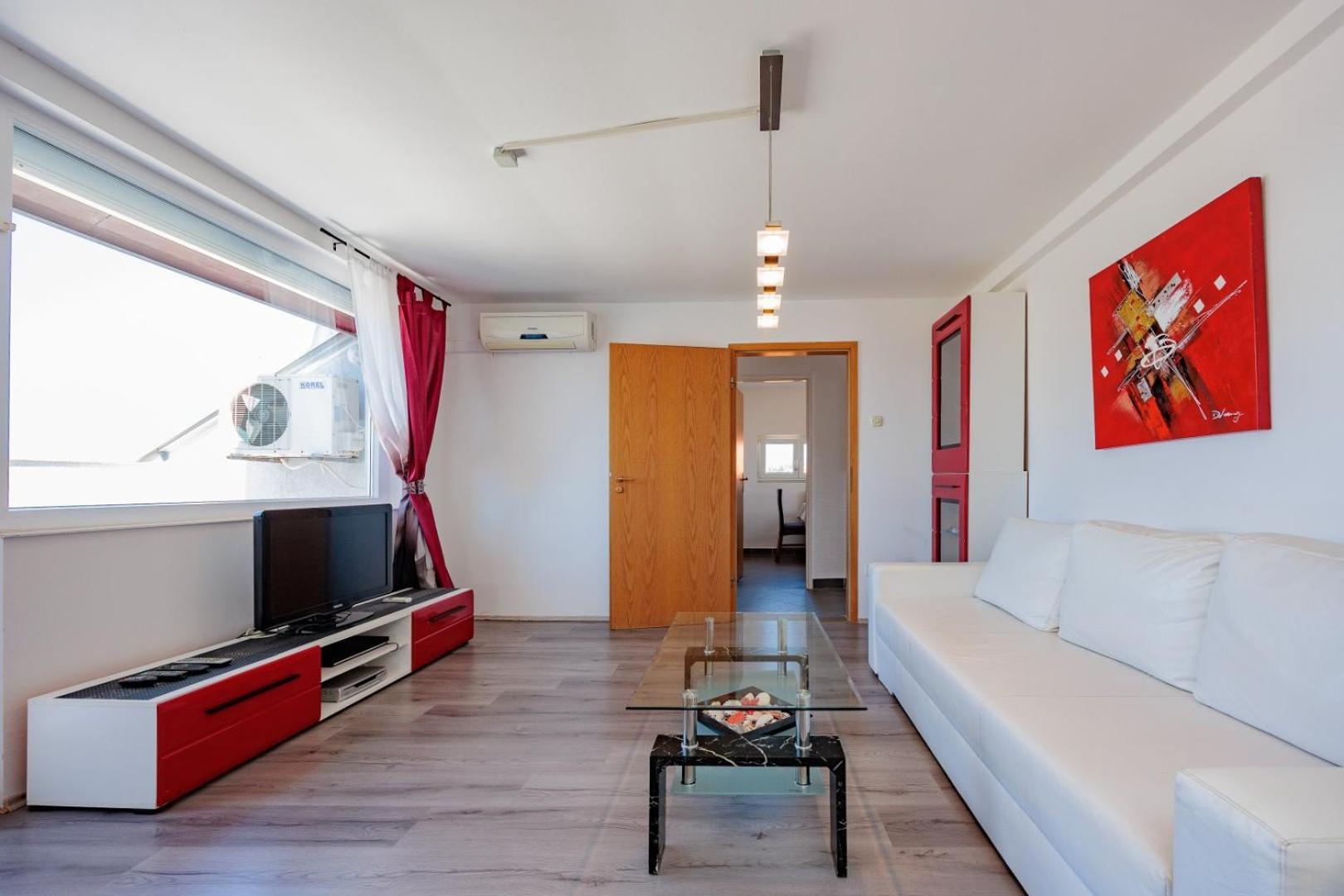 Crowonder Lucky House With Pool And Patio 30 Meters From The Apartament *