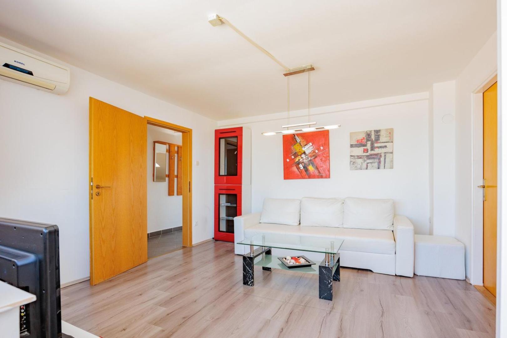 Crowonder Lucky House With Pool And Patio 30 Meters From The Apartament Zadar