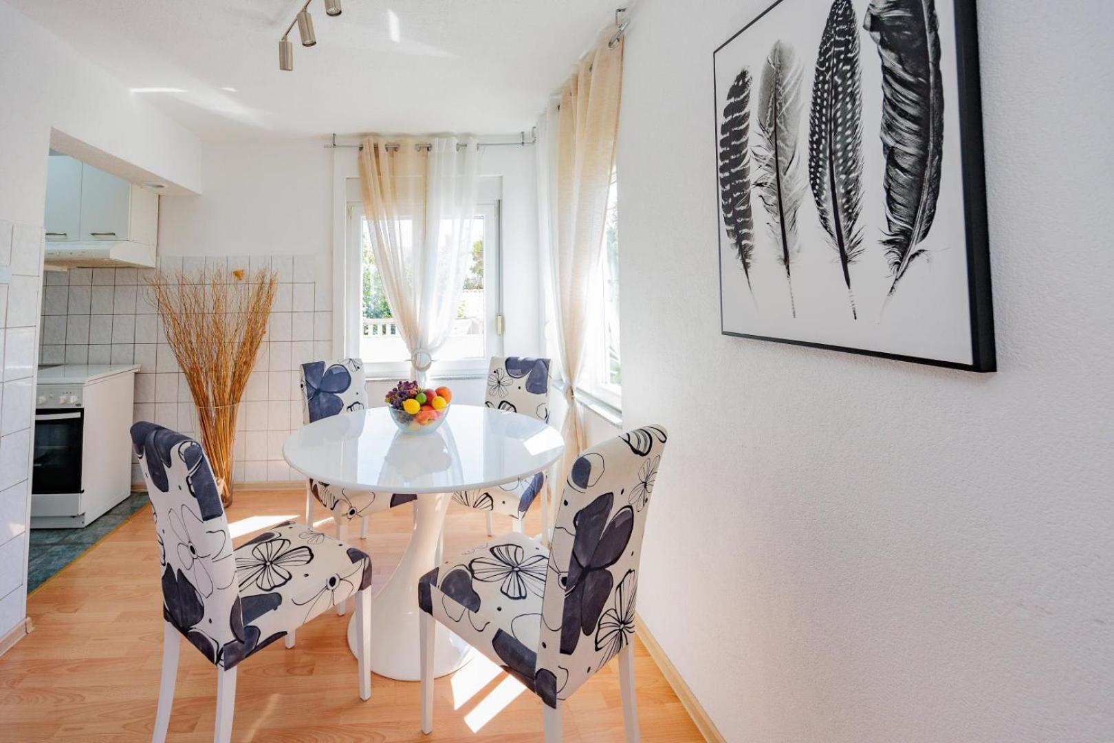 Crowonder Lucky House With Pool And Patio 30 Meters From The