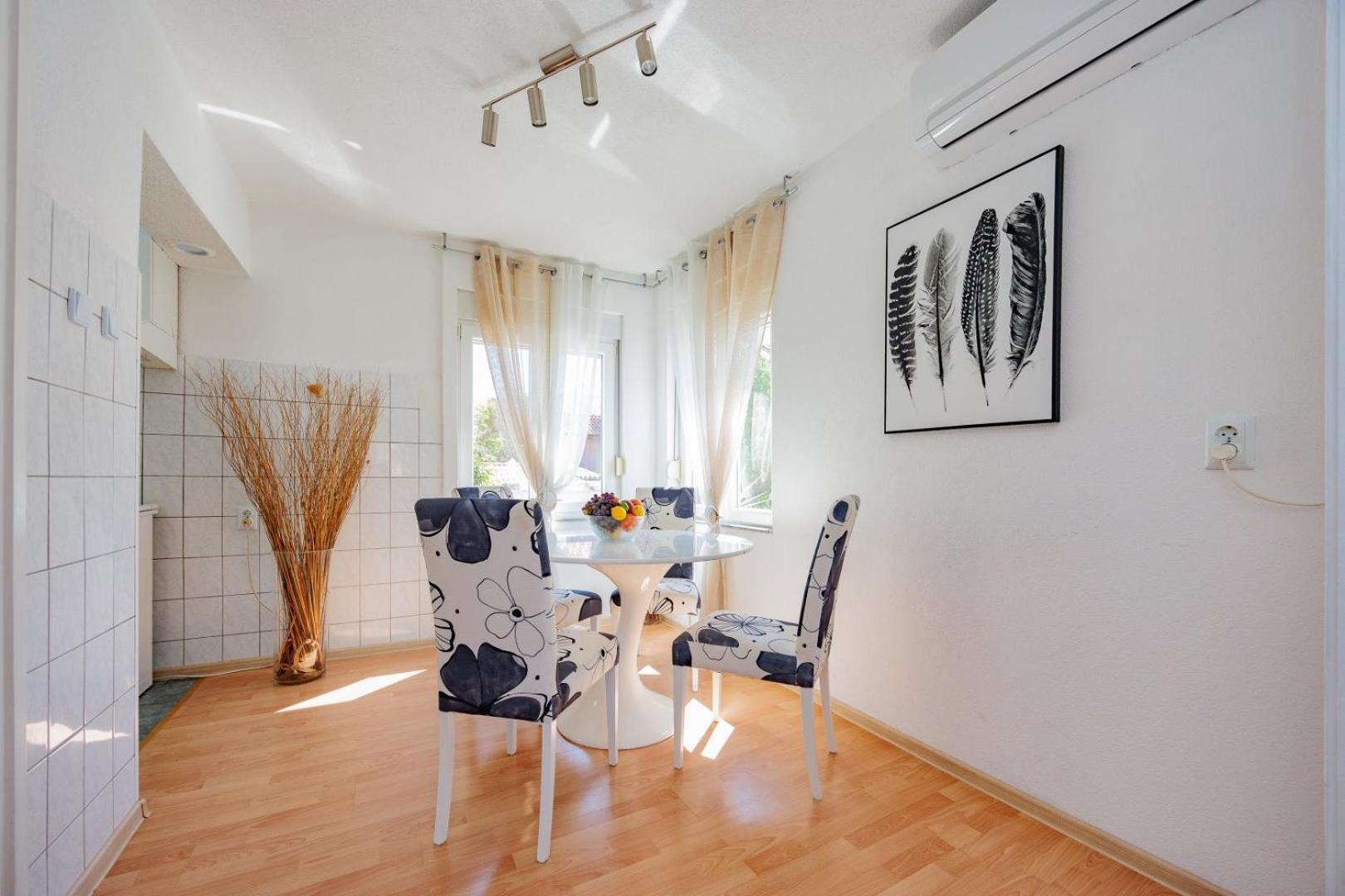 Crowonder Lucky House With Pool And Patio 30 Meters From The Apartament