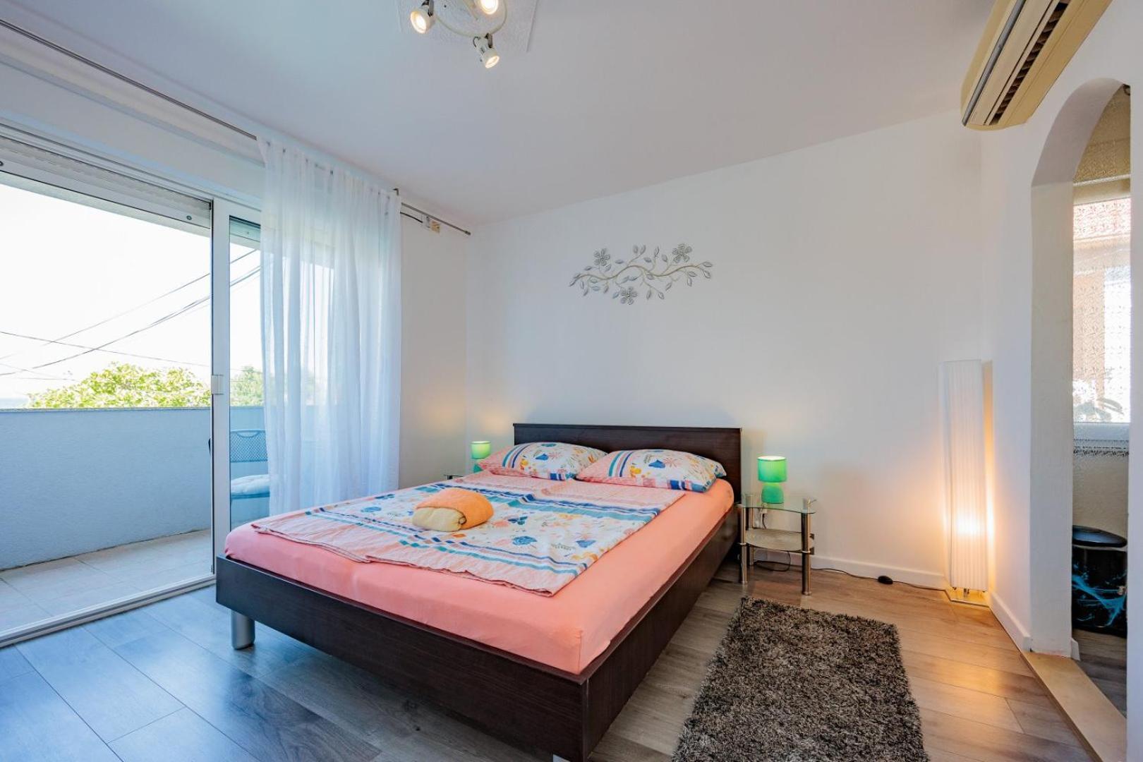 Crowonder Lucky House With Pool And Patio 30 Meters From The Apartament