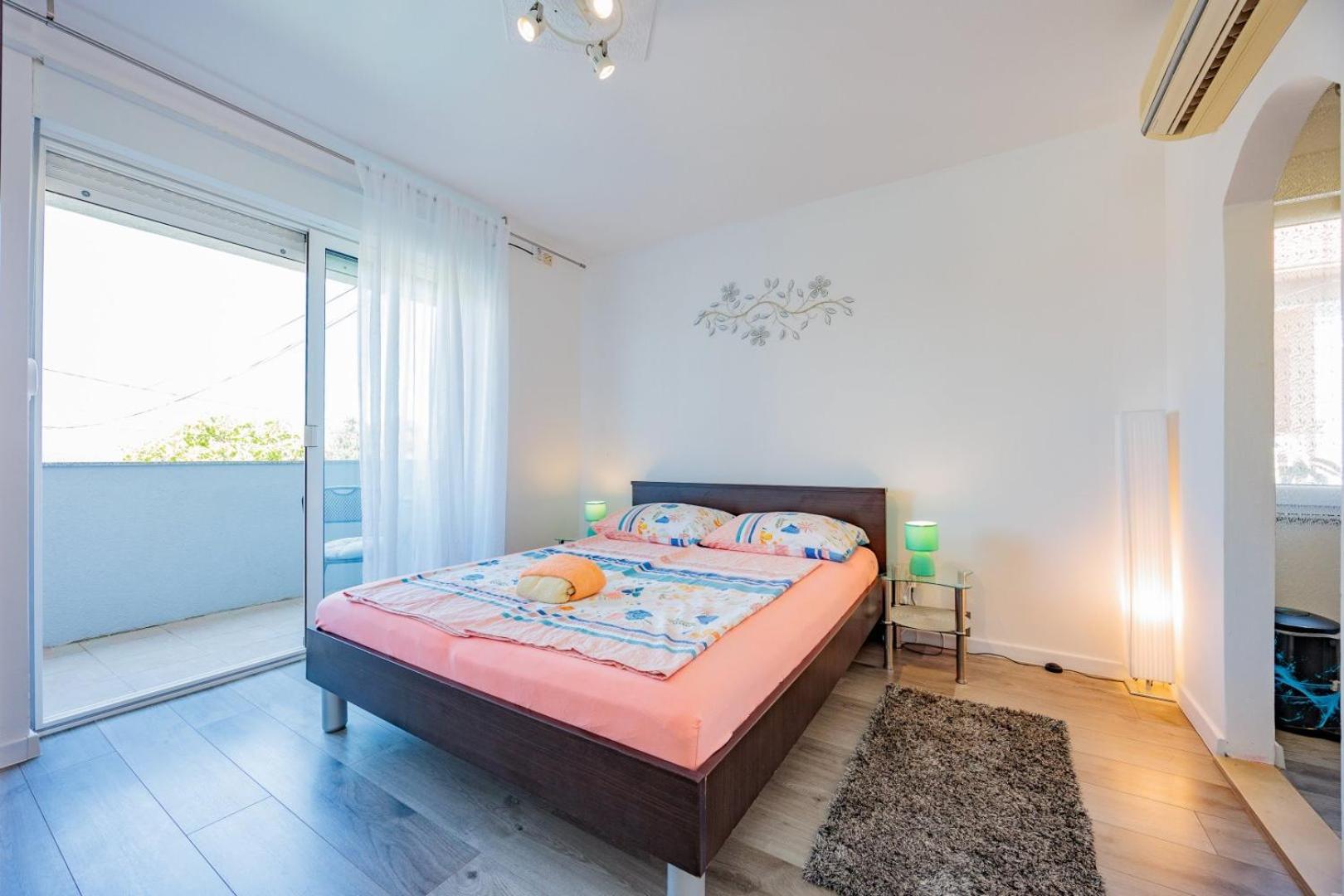Apartament Crowonder Lucky House With Pool And Patio 30 Meters From The