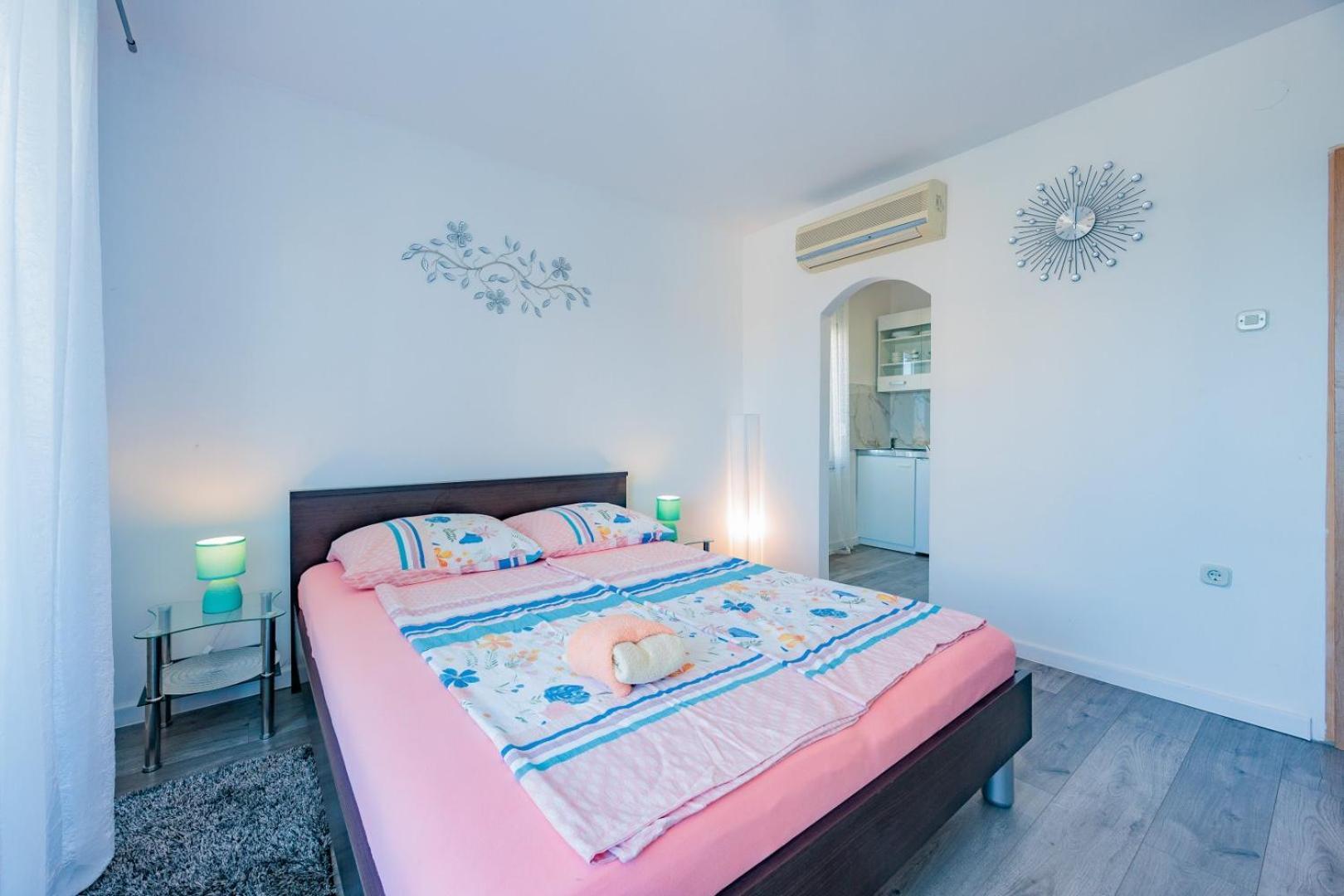 Crowonder Lucky House With Pool And Patio 30 Meters From The Apartament *