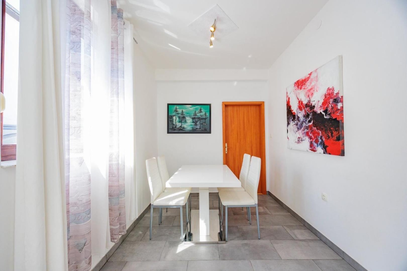Apartament Crowonder Lucky House With Pool And Patio 30 Meters From The