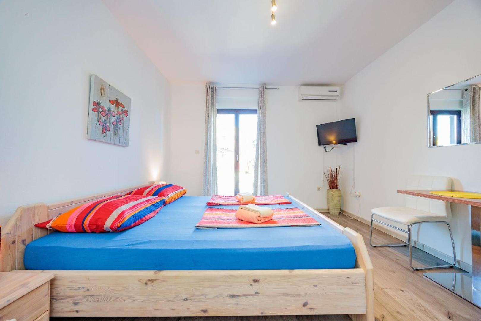 Crowonder Lucky House With Pool And Patio 30 Meters From The *