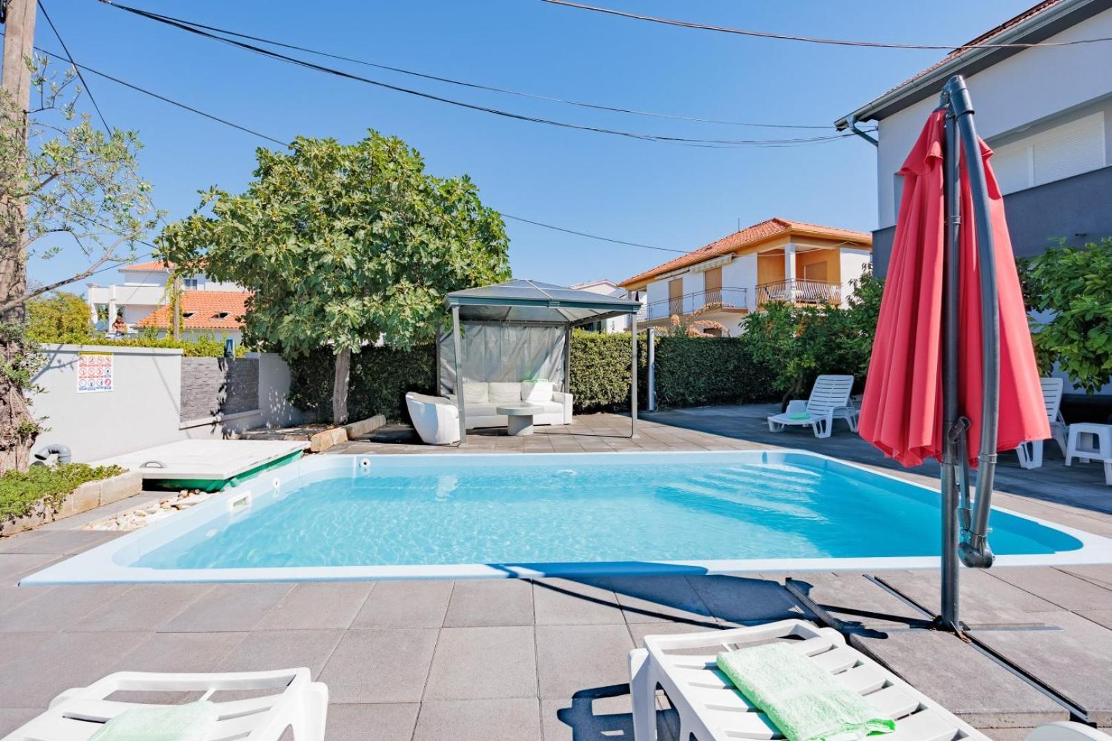 Crowonder Lucky House With Pool And Patio 30 Meters From The