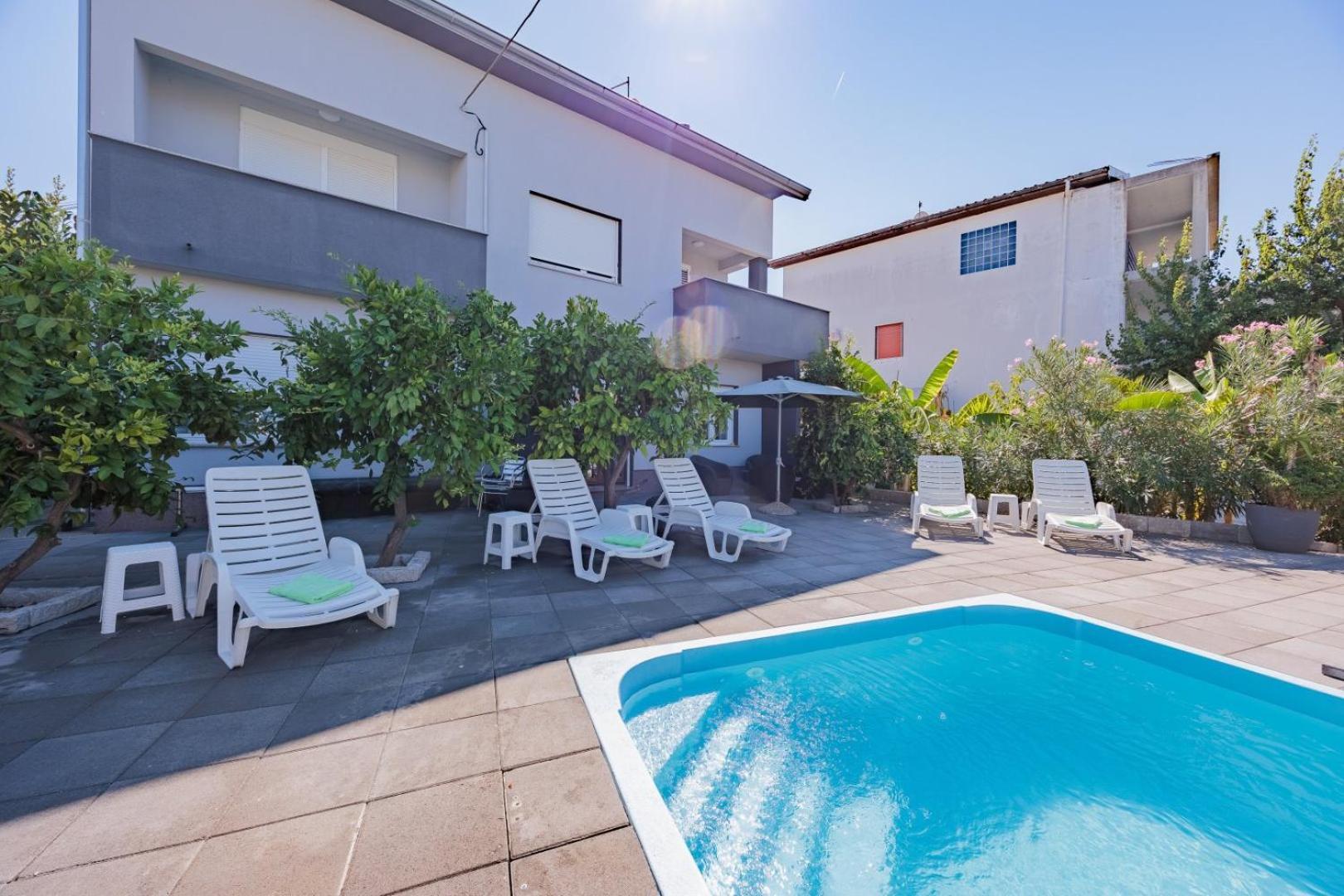 Crowonder Lucky House With Pool And Patio 30 Meters From The Apartament