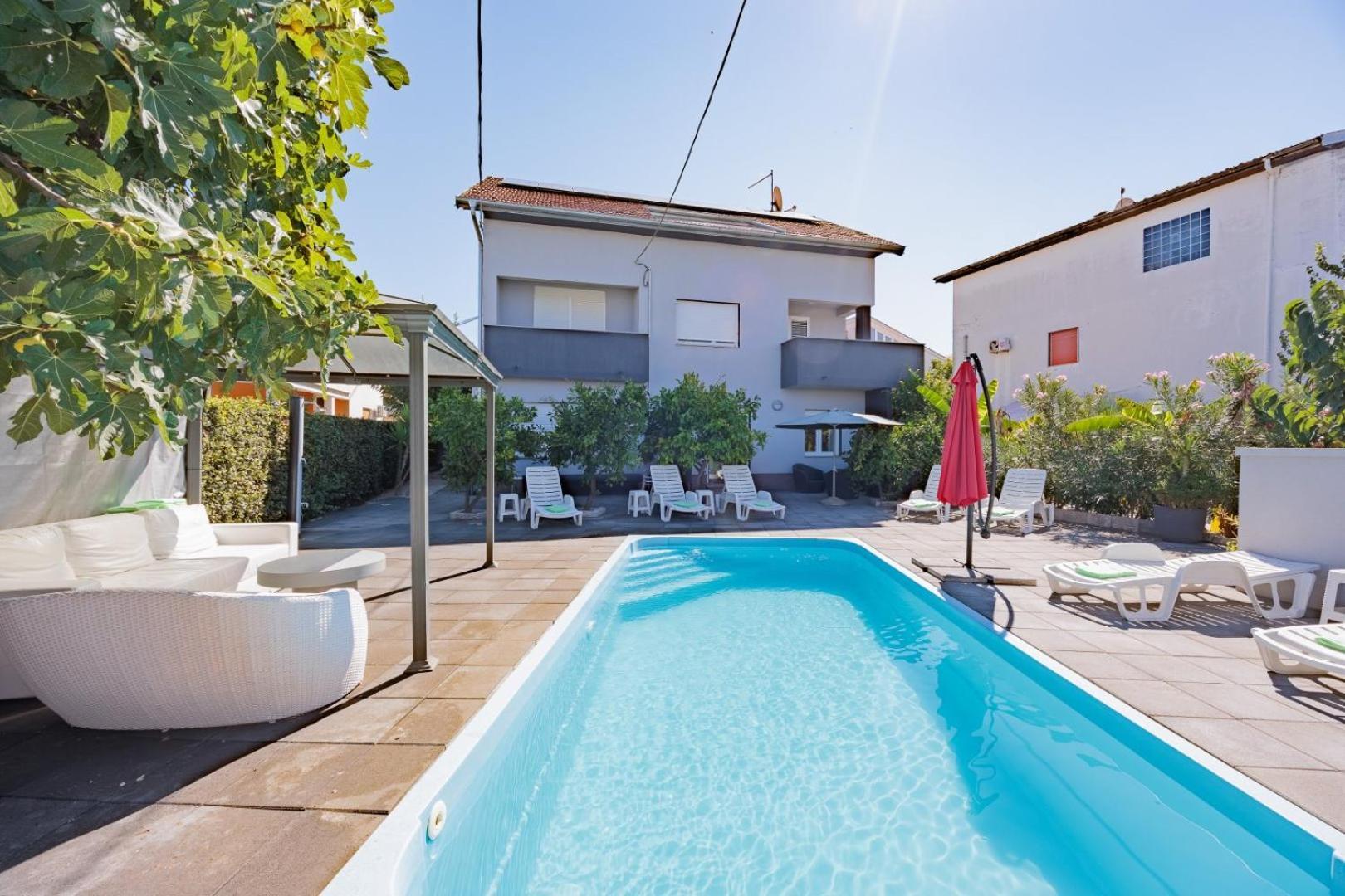 Apartament Crowonder Lucky House With Pool And Patio 30 Meters From The