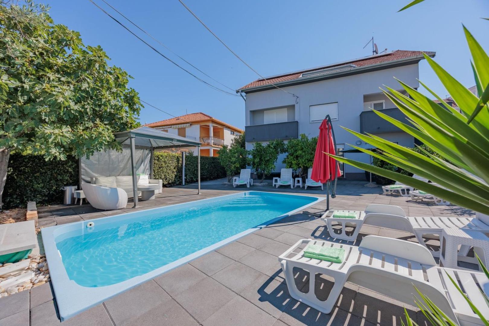 Crowonder Lucky House With Pool And Patio 30 Meters From The Apartament *